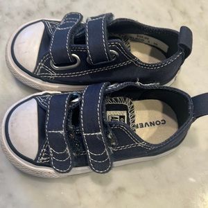Chuck Taylor All Star Toddler Converse Sneakers in Blue, size 5